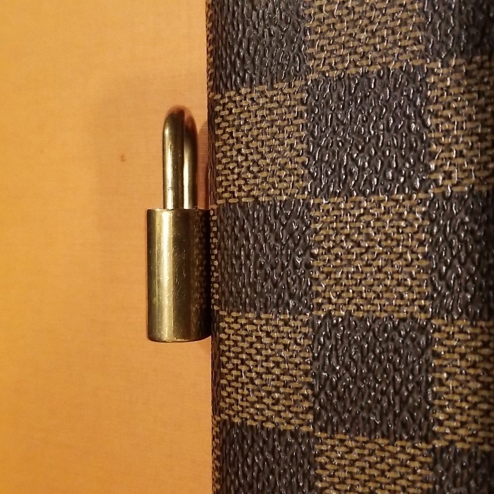 SOLD - 🔐 Louis Vuitton Padlock & Key Set - Picture 7 of 10